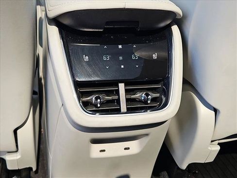 Used 2025 Volvo EX90 Ultra AWD/4WD image 25