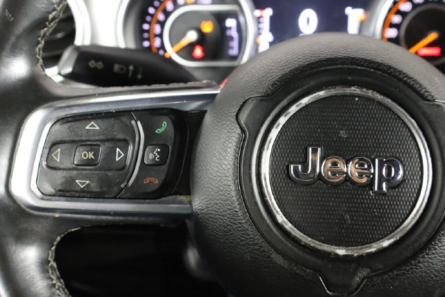 Used 2018 Jeep Wrangler Unlimited Sahara AWD/4WD image 8