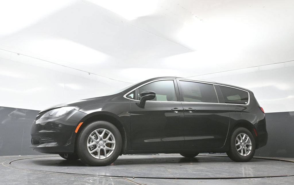 New 2027 Chrysler Pacifica LX FWD image 40