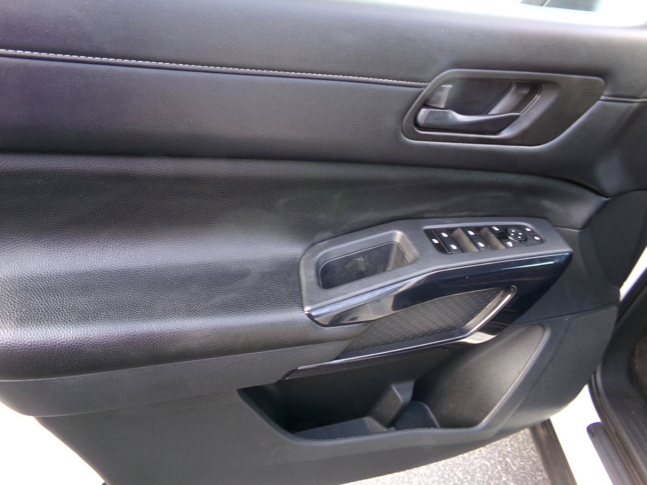 Used 2024 Nissan Pathfinder SV AWD/4WD image 10