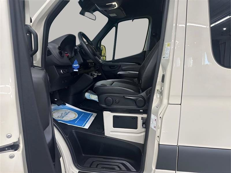 Used 2023 Mercedes-Benz Sprinter 2500 image 9