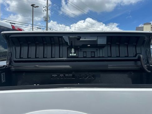 Used 2018 RAM 1500 Laramie w/ Convenience Group AWD/4WD image 12