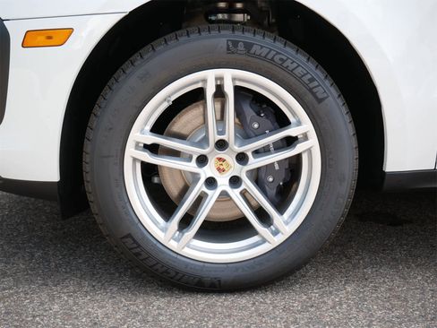 Used 2025 Porsche Macan image 24