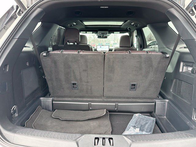 Certified 2025 Ford Explorer Platinum w/ Ultimate Package AWD/4WD image 9