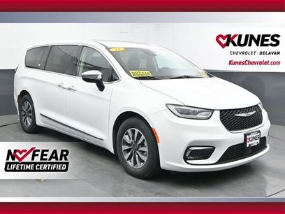 Used 2023 Chrysler Pacifica Limited