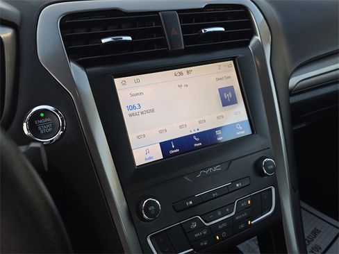 Used 2020 Ford Fusion SE image 20