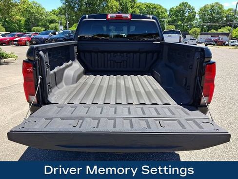 Used 2024 Chevrolet Colorado Z71 w/ Z71 Convenience Package 2 AWD/4WD image 32