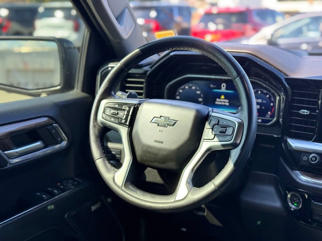 Used 2023 Chevrolet Silverado 1500 RST w/ Redline Edition AWD/4WD image 13