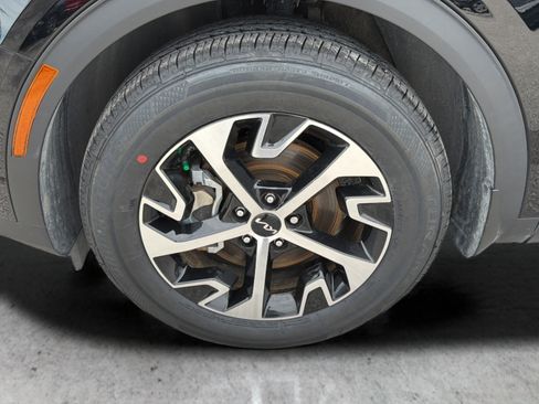 Used 2025 Kia Sportage EX FWD image 15