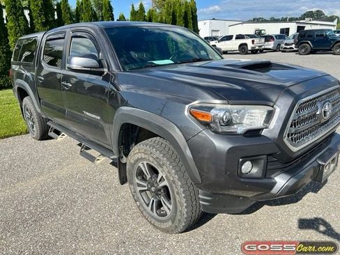 Used 2017 Toyota Tacoma TRD Sport w/ Tow Package (A/T) AWD/4WD image 2