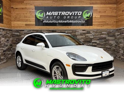 Used 2022 Porsche Macan AWD/4WD image 1