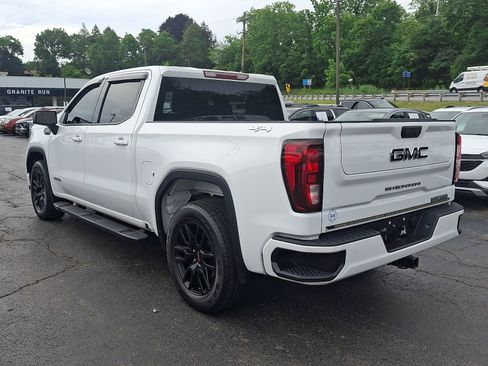 Used 2022 GMC Sierra 1500 Elevation w/ LPO, Elevation Black Package AWD/4WD image 4