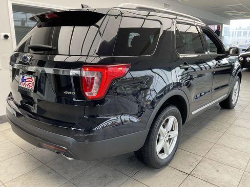 Used 2017 Ford Explorer XLT w/ Equipment Group 202A image 6