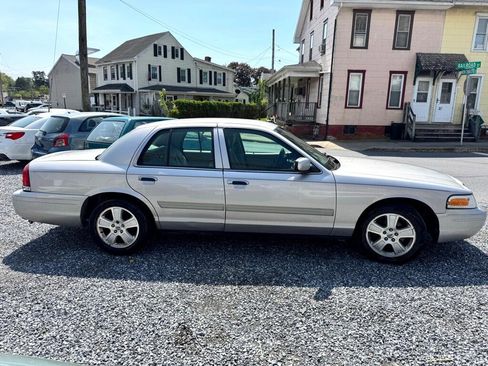 Used 2011 Ford Crown Victoria LX w/ Comfort Appearance Pkg image 4