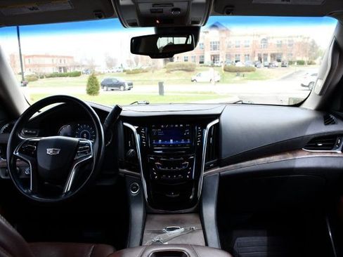 Used 2016 Cadillac Escalade Premium image 17