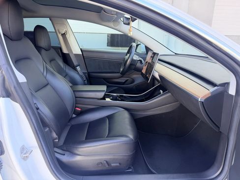 Used 2018 Tesla Model 3 Long Range RWD image 13