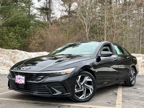 Used 2025 Hyundai Elantra SEL image 1