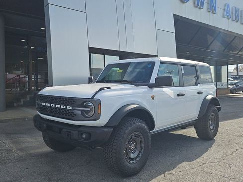 New 2025 Ford Bronco Badlands w/ Sasquatch Package AWD/4WD image 2