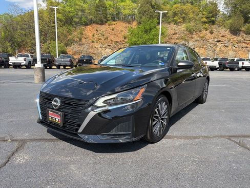 Used 2025 Nissan Altima 2.5 SV image 1
