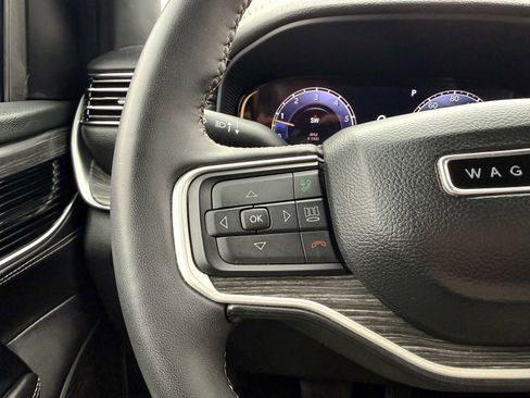 Used 2023 Jeep Wagoneer Series III w/ Preferred Equipment Group image 35