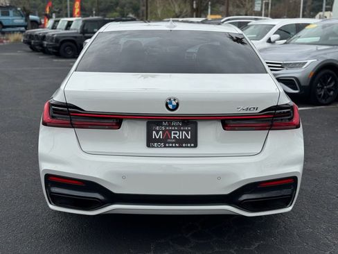 Used 2021 BMW 740i w/ M Sport Package RWD image 9