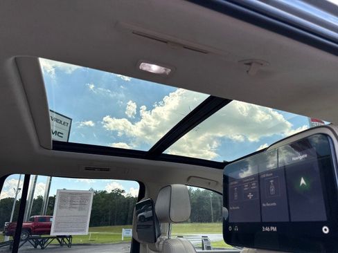 Used 2021 GMC Yukon XL Denali w/ Denali Premium Package image 16