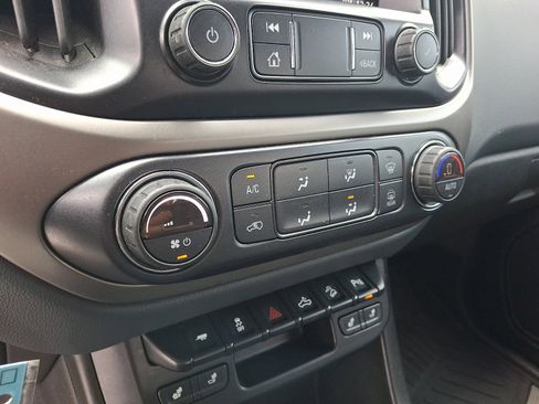 Used 2021 Chevrolet Colorado Z71 AWD/4WD image 15