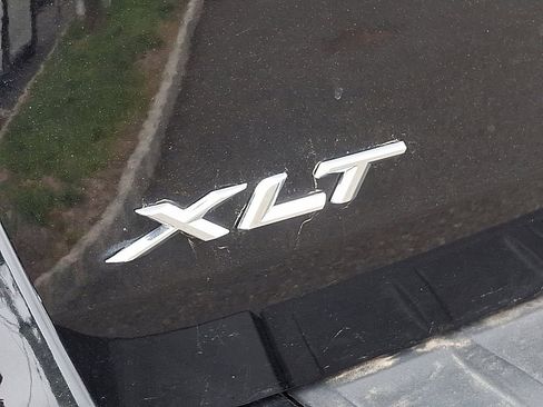 Used 2023 Ford Explorer XLT image 30