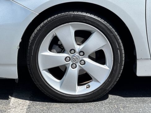 Used 2015 Toyota Prius Five FWD image 37