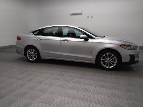 Used 2019 Ford Fusion SE image 11