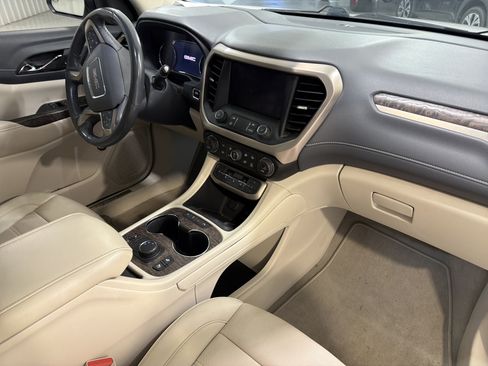 Used 2022 GMC Acadia Denali w/ Denali Technology Package FWD image 16