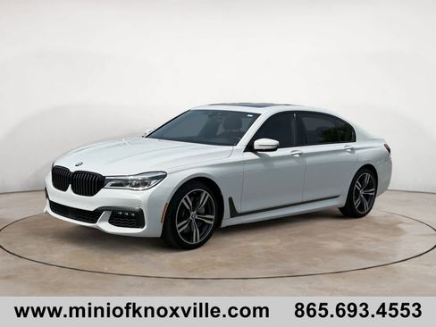 Used 2019 BMW 750i w/ Executive Package image 7