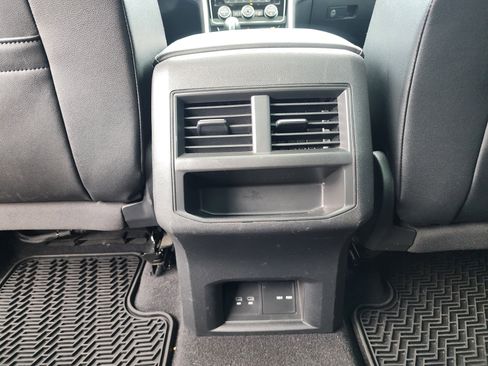 Used 2022 Volkswagen Atlas Cross Sport SEL R-Line image 9