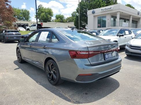Used 2025 Volkswagen Jetta SE w/ Sunroof Package FWD image 6