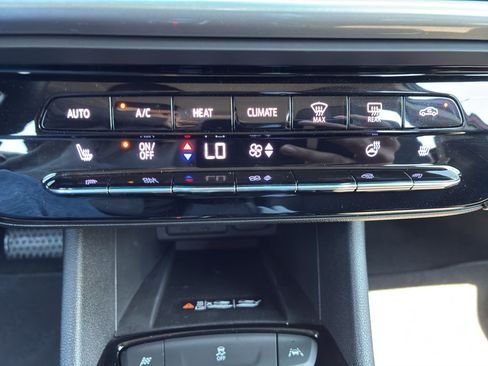 Used 2022 Chevrolet Bolt LT w/ Infotainment Package FWD image 36