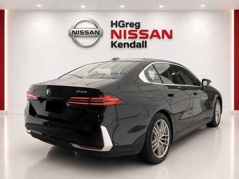 Used 2025 BMW 530i w/ Premium Package RWD image 4