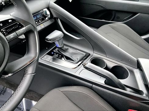 Used 2025 Hyundai Elantra Sport image 15