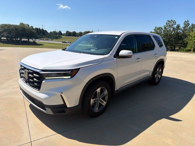Used 2025 Honda Pilot EX-L image 3