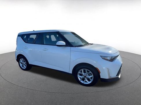 Used 2025 Kia Soul LX w/ LX Technology Package image 2