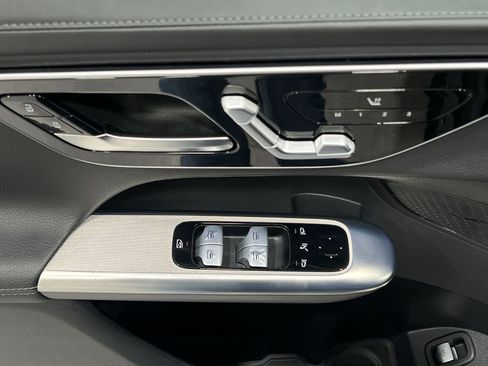 Used 2024 Mercedes-Benz GLC 300 4MATIC image 13