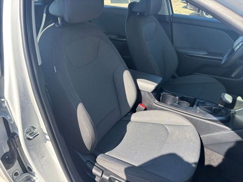 Used 2025 Kia K4 LXS image 35