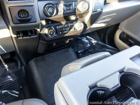 Used 2019 Ford F550 2WD Regular Cab Super Duty image 13