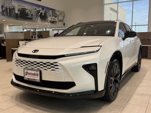 New 2026 Toyota Crown Signia AWD/4WD image 2