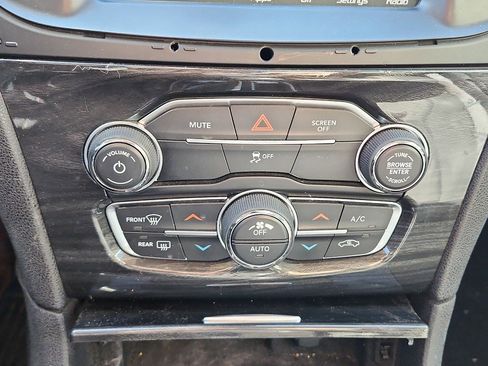 Used 2018 Chrysler 300 Touring w/ Sport Appearance Package image 18