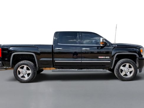 Used 2017 GMC Sierra 2500 SLT w/ All Terrain HD Package AWD/4WD image 5