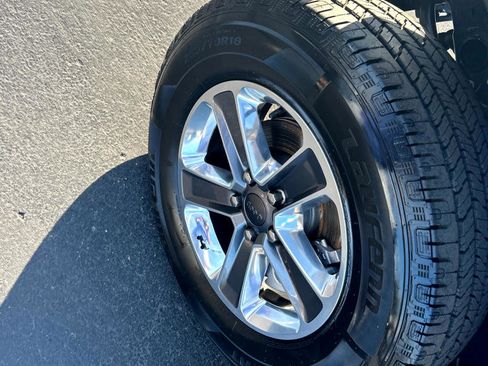 Used 2020 Jeep Wrangler Unlimited Sahara image 11