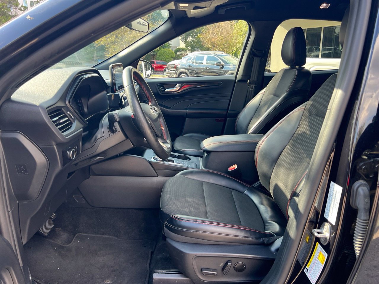 Used 2025 Ford Escape ST-Line FWD image 9