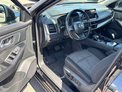 Used 2025 Nissan Rogue SV FWD image 6