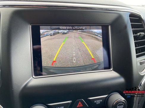 Used 2018 Jeep Grand Cherokee Laredo image 21