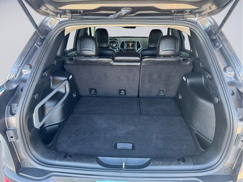 Used 2018 Jeep Cherokee Latitude Plus FWD image 25